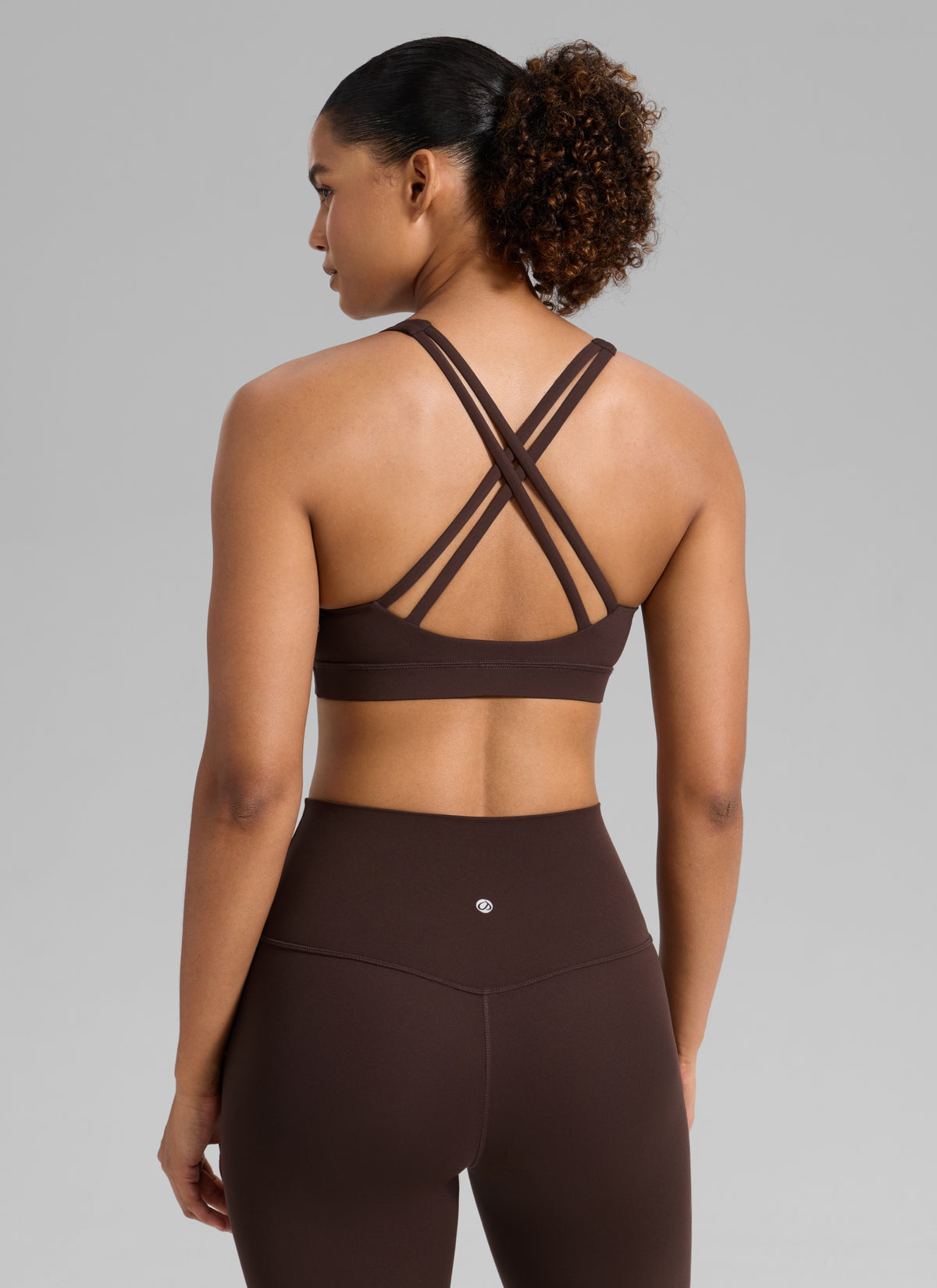 CRZ YOGA Women's Nakedfeel Training U Neck Criss Cross Back Sports Bra Hot Fudge Brown @model_info:Barbara