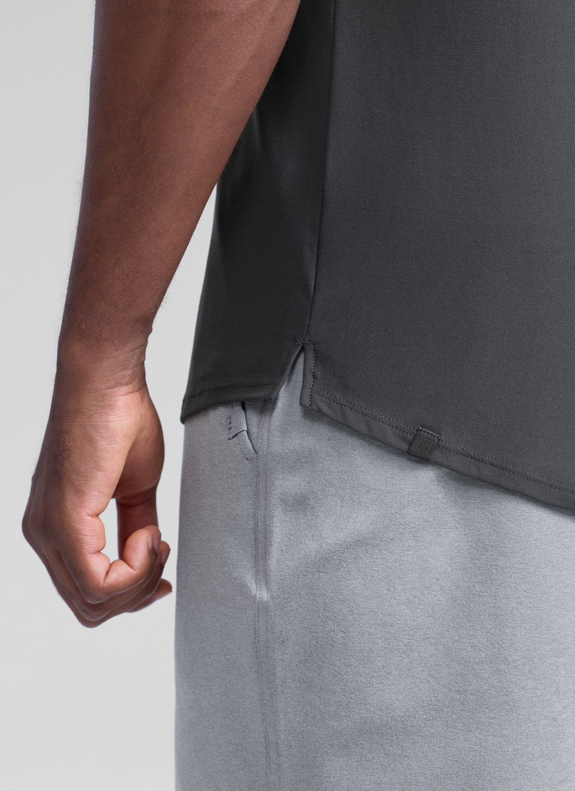 CRZ YOGA Men's Train Classic Fit Quick Dry Sleeveless Tank Mysterious Grey