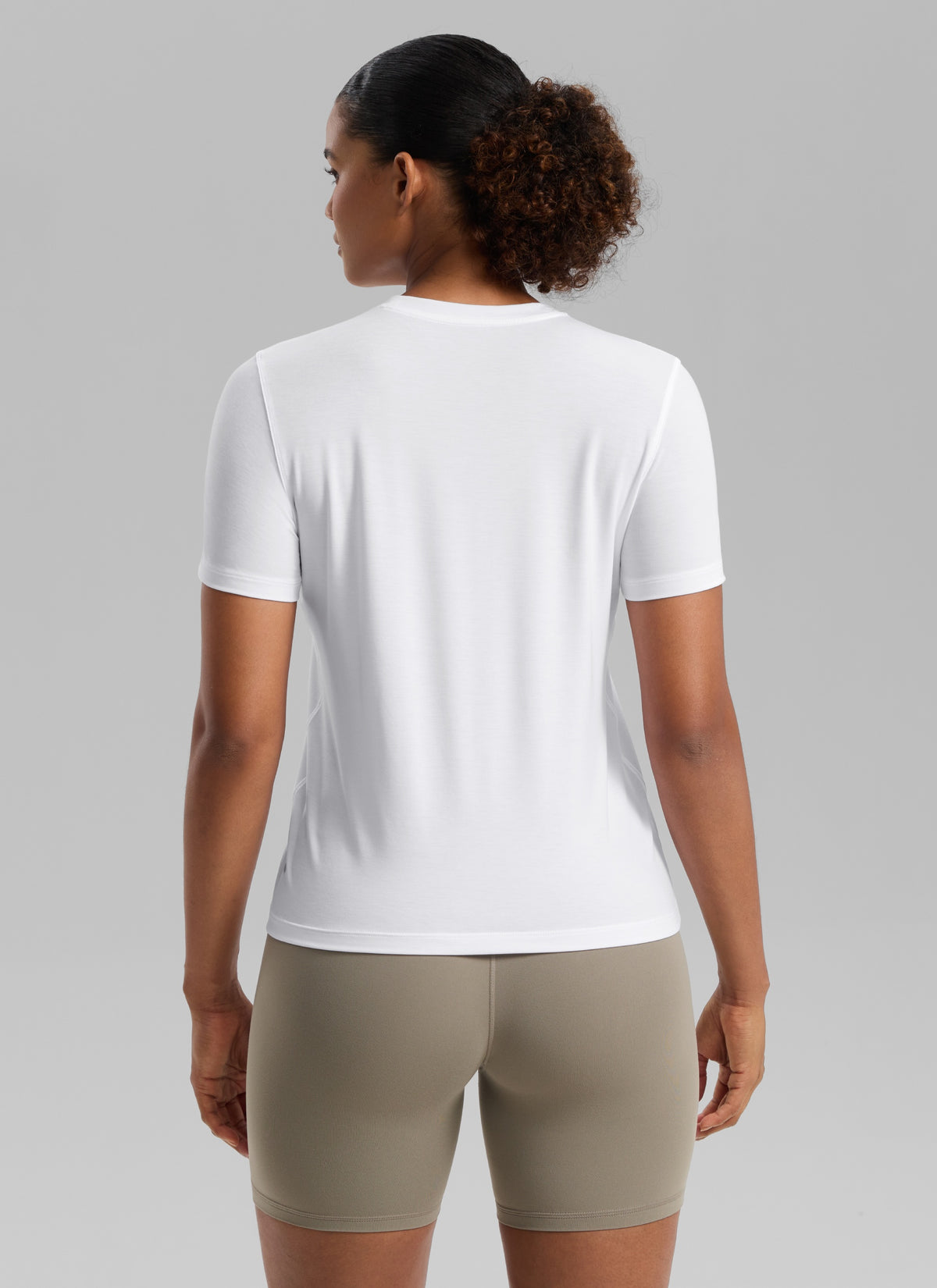 CRZ YOGA Women's Quick Dry Workout Crewneck Hip Length Short Sleeve White @model_info:Barbara