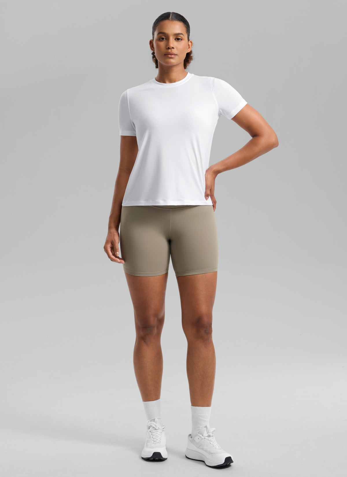 CRZ YOGA Women's Quick Dry Workout Crewneck Hip Length Short Sleeve White @model_info:Barbara