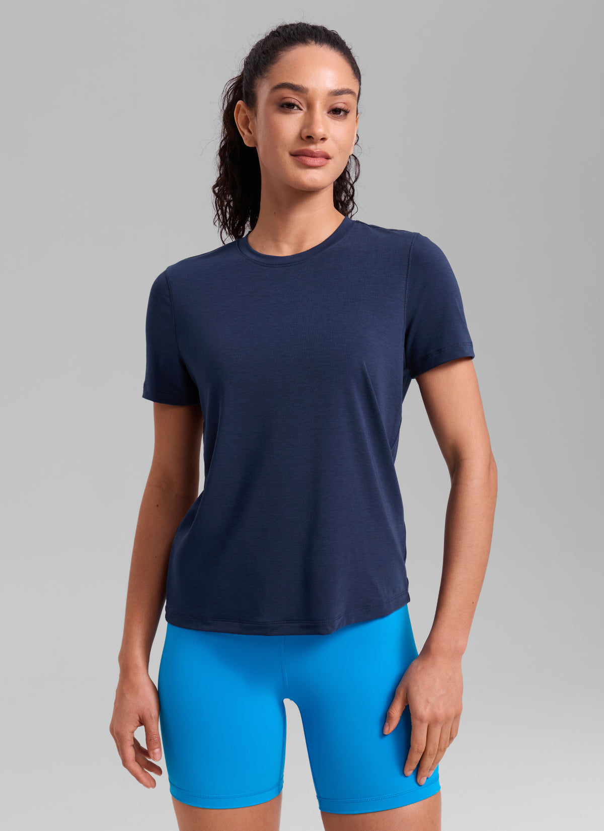 CRZ YOGA Women's Quick Dry Workout Crewneck Hip Length Short Sleeve Club Blue @model_info:Larissa