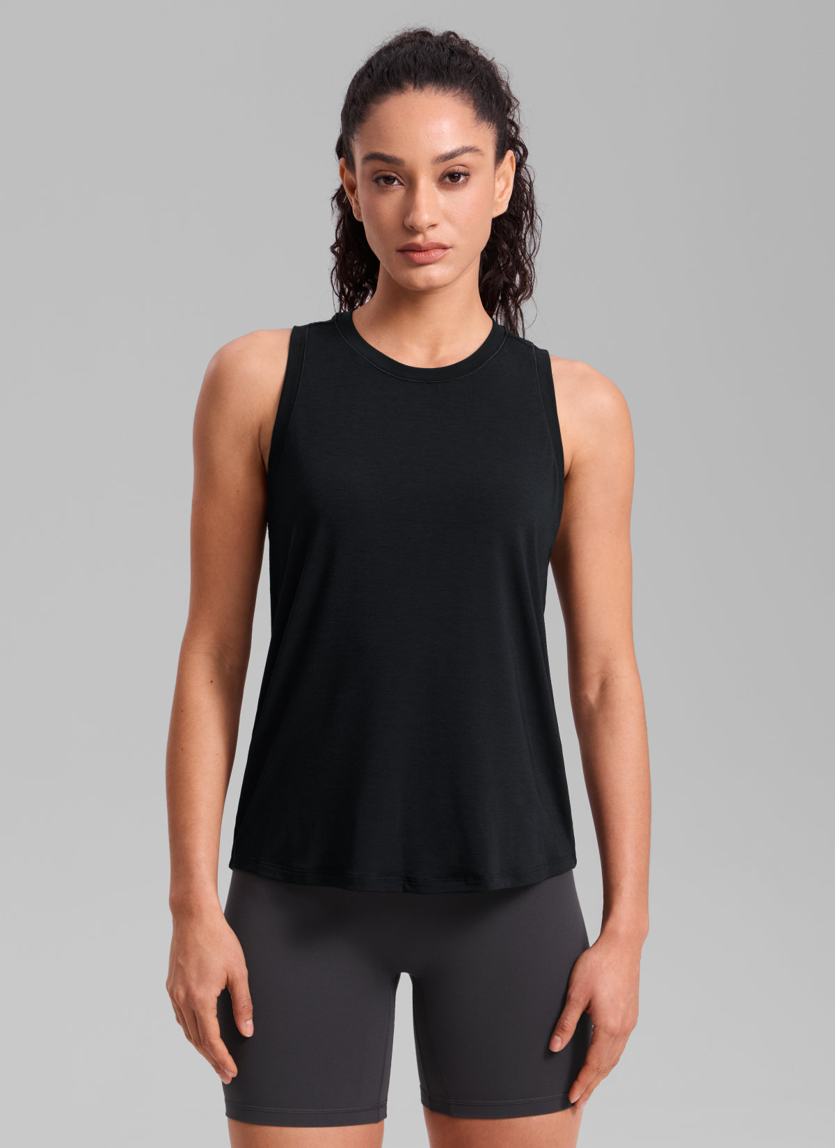 CRZ YOGA Women's Quick Dry Workout Crew Neck Racerback Hip Length Tank Black @model_info:Larissa