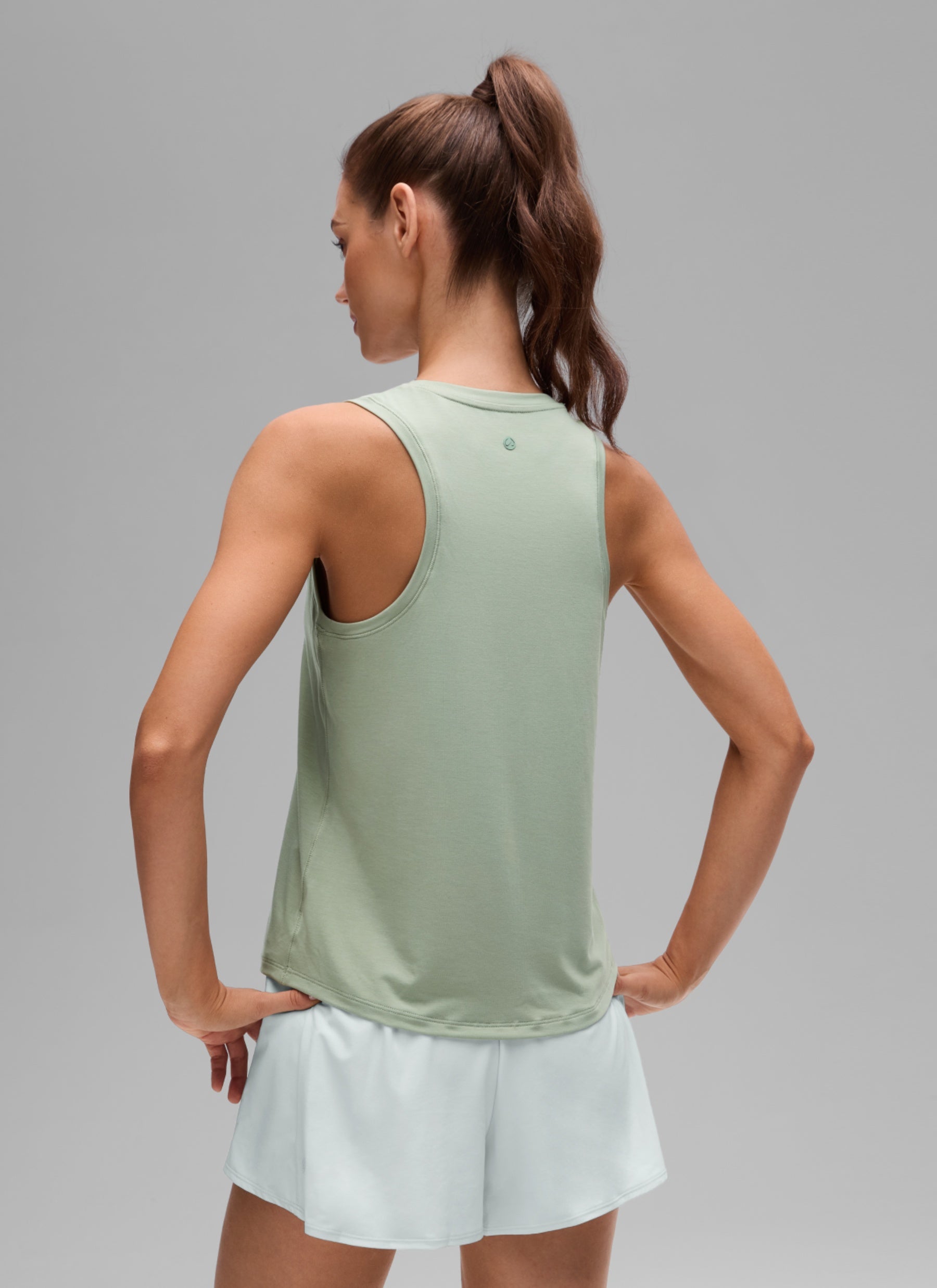 CRZ YOGA Women's Quick Dry Workout Crew Neck Racerback Hip Length Tank Fog Green @model_info:G