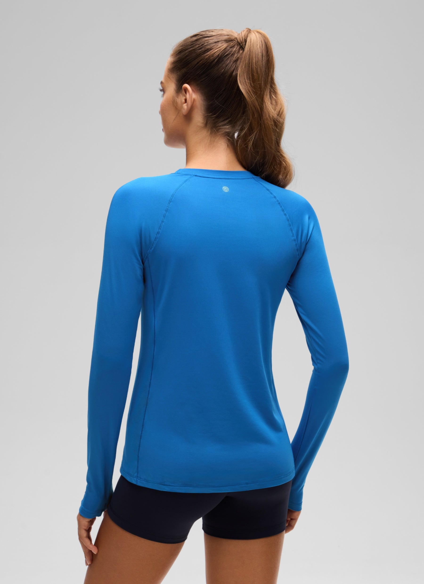 CRZ YOGA Women's Lightweight Sun Shirt Long Sleeve Tops UPF 50+ Sparkle Blue @model_info:T